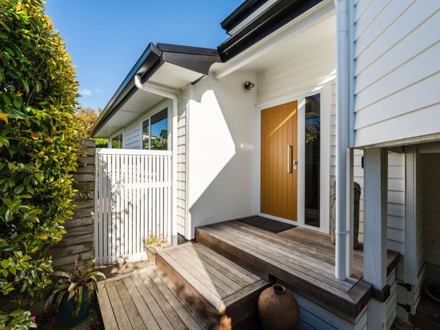 Scenic Lake Views - Taupo Holiday Home - 1147418 - photo 4