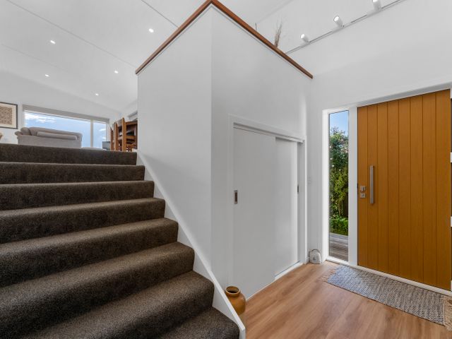 Scenic Lake Views - Taupo Holiday Home - 1147418 - photo 5