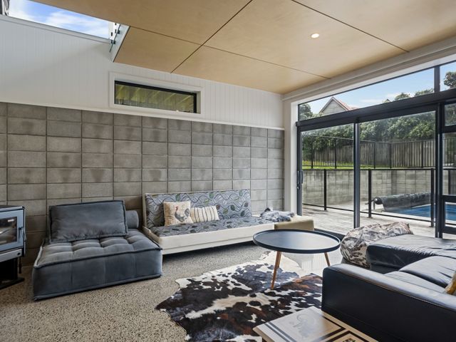 Sun and Serenity - Waikanae Beach Holiday Home - 1148361 - photo 3