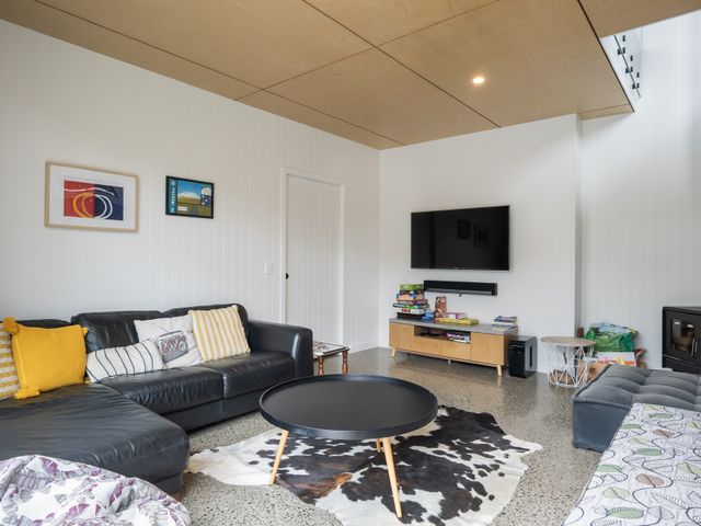 Sun and Serenity - Waikanae Beach Holiday Home - 1148361 - photo 4