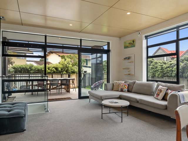 Sun and Serenity - Waikanae Beach Holiday Home - 1148361 - photo 5