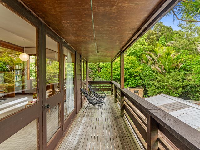 Treetop Sanctuary - Titirangi Holiday Home - 1148944 - photo 2