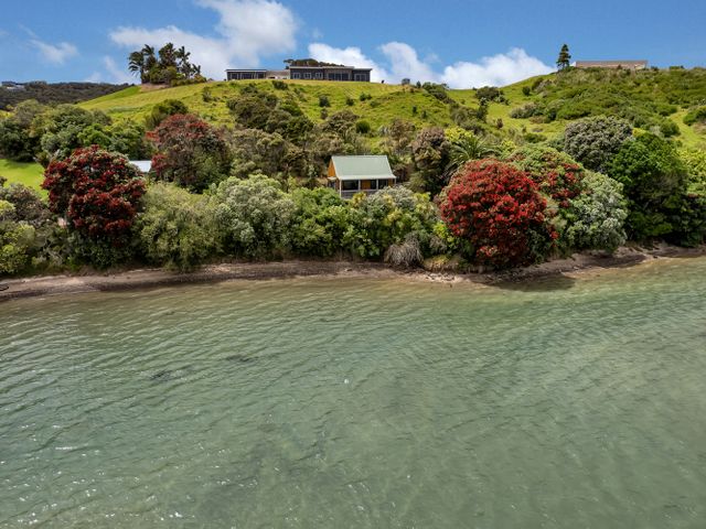 Macrocarpa Cottage - Cable Bay Holiday Home - 1149111 - photo 1
