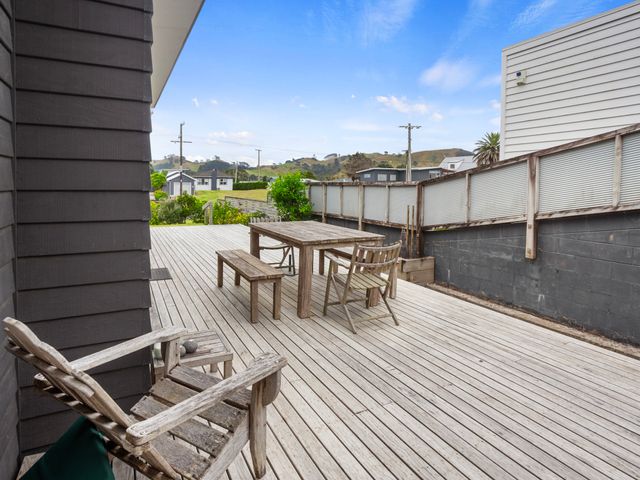 Relax on Dillon - Waihi Beach Holiday Home - 1150465 - photo 3