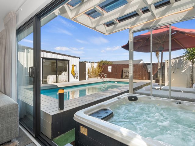 Sun Kissed Pool Villa - Mangawhai Holiday Home - 1151969 - photo 2