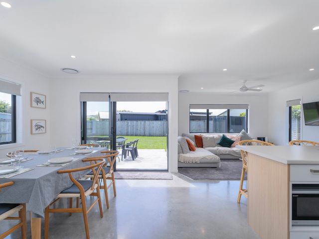 Blue Skies - Whitianga Holiday Home - 1153503 - photo 3