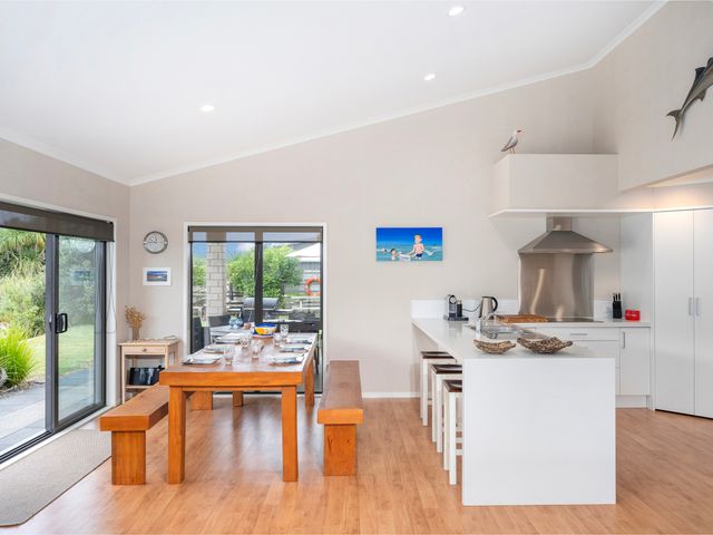 Sun Seekers Lookout - Whitianga Holiday Home - 1153638 - photo 3