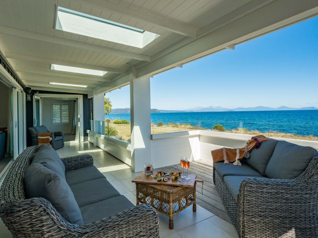 Lakefront Style - Lake Taupo Holiday Home - 1154293 - photo 4