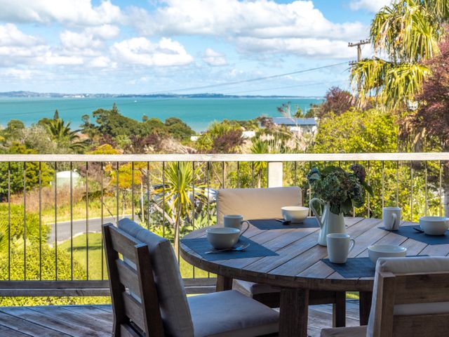 Surfdale Sunspot: Spa Escape Waiheke - 1154296 - photo 4