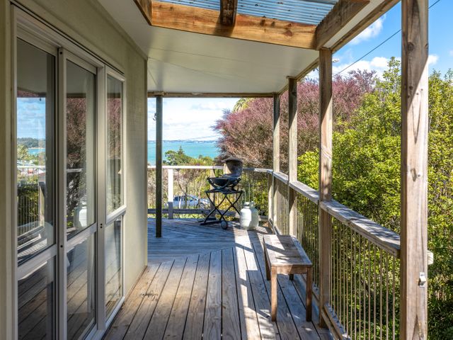 Surfdale Sunspot: Spa Escape Waiheke - 1154296 - photo 5