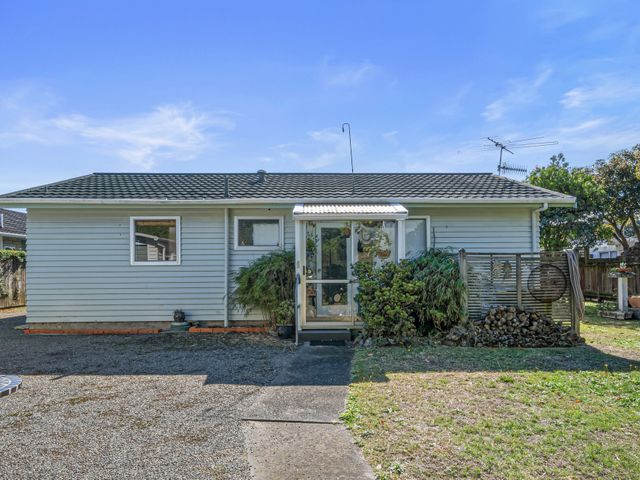 Olive Terrace - Paraparaumu Holiday Home - 1155738 - photo 2