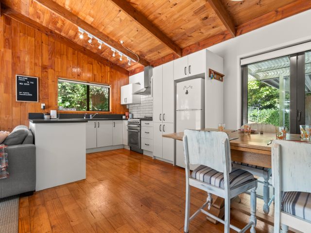 The Wee Bothy - Onemana Holiday Home - 1156100 - photo 4