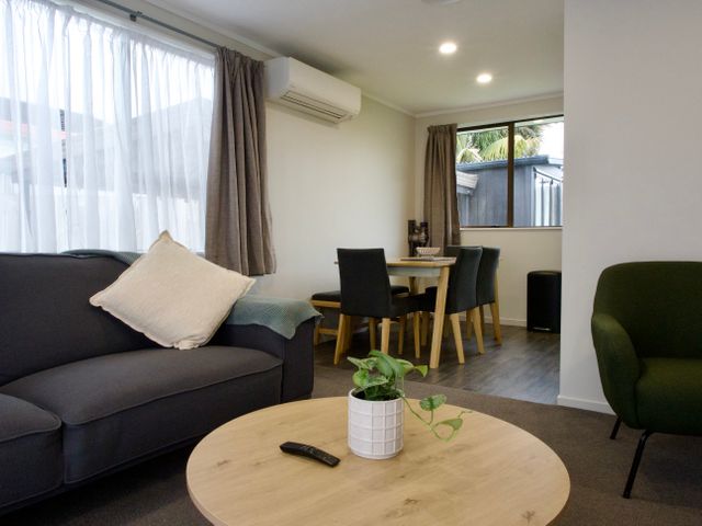 Chill Out South - Auckland Holiday Home - 1156105 - photo 1