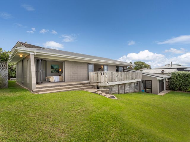 Surfside Sanctuary - Whiritoa Holiday Home - 1156781 - photo 2