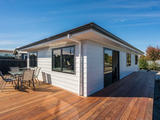 Middle Island Bach - Taupo Holiday Home - 1156782 - photo 1