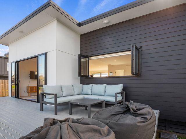 Modern Family Bach - Waihi Beach Holiday Home - 1156853 - photo 3
