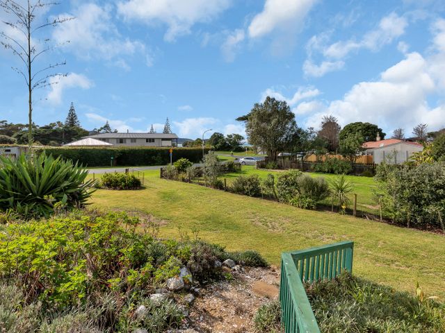 Patsy Cottage – A Charming 1960s Kiwi Bach near Kaitaia - 1157139 - photo 3
