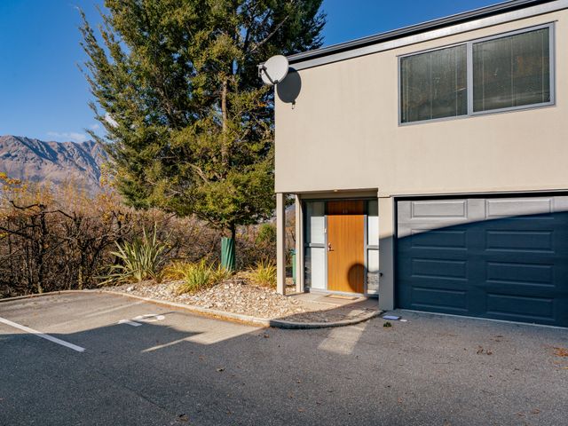 Remarkable Views - Queenstown Holiday Home - 1157608 - photo 3