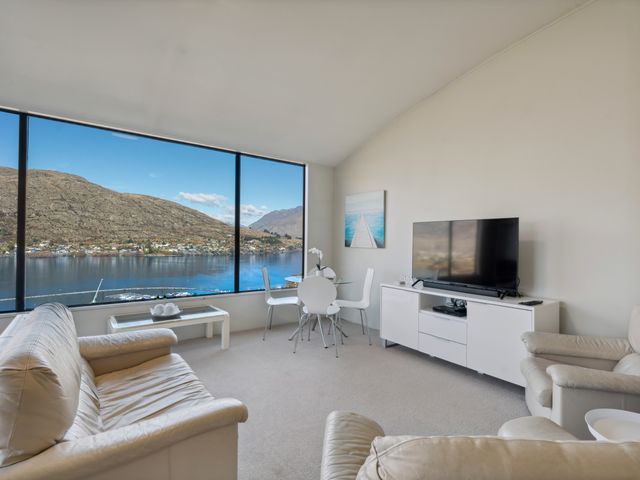 Remarkable Views - Queenstown Holiday Home - 1157608 - photo 4