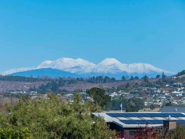 Nature Vistas - Lake Taupo Holiday Home - 1158398 - photo 2