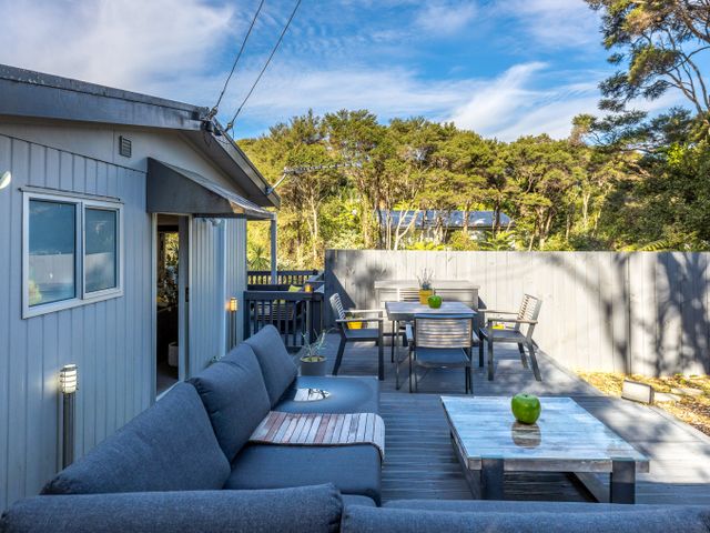 Island Sanctuary - Waiheke Holiday Home - 1159782 - photo 2