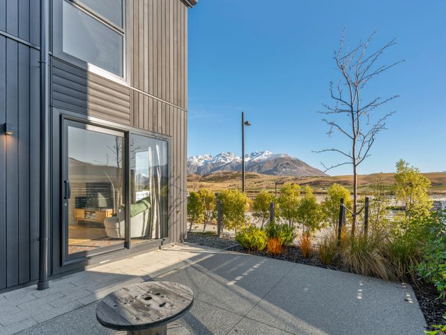 A Remarkable Retreat - Queenstown Holiday Home - 1160446 - photo 2