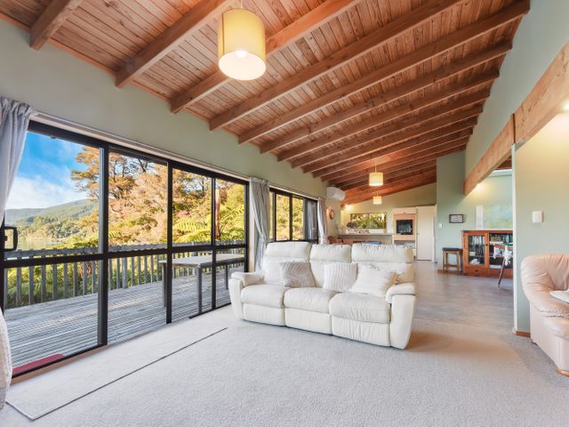 Moetapu Bay Bliss - Marlborough Sounds Retreat - 1160987 - photo 3