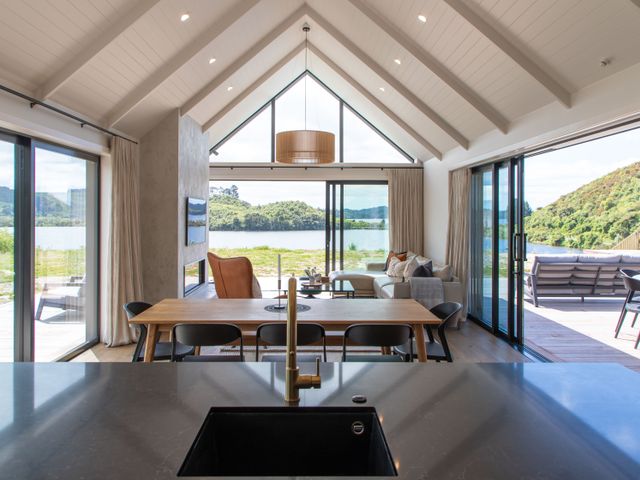 Lakefront Living - Lake Rotoiti Holiday Home - 1161269 - photo 4