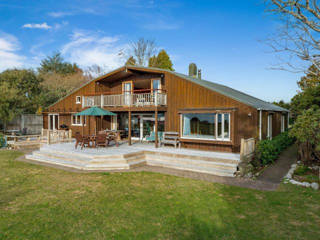 Lakefront Retreat - Lake Taupo Holiday Home - 1161781 - photo 2