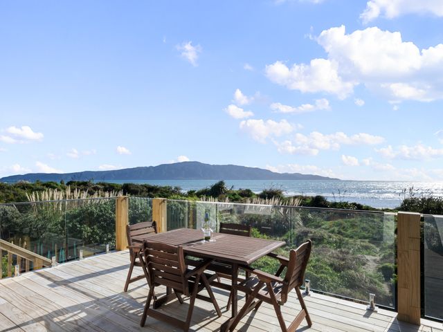 Sunset Shores - Paraparaumu Beach Retreat - 1162455 - photo 1