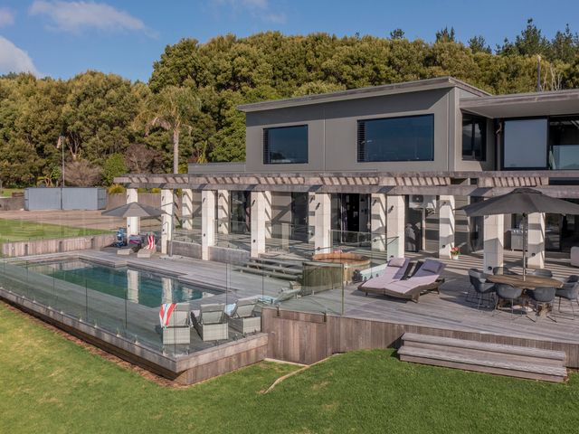 Te Punga Lodge - Whangapoua Beach Luxury Villa - 1162833 - photo 2