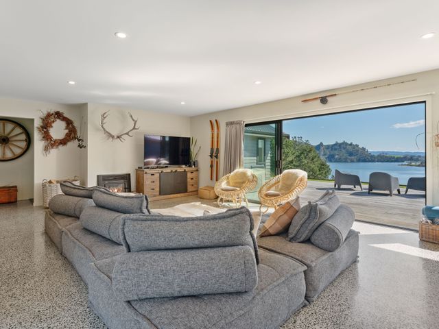 Fun and Falls Haven - Mangakino Holiday Home - 1163015 - photo 3