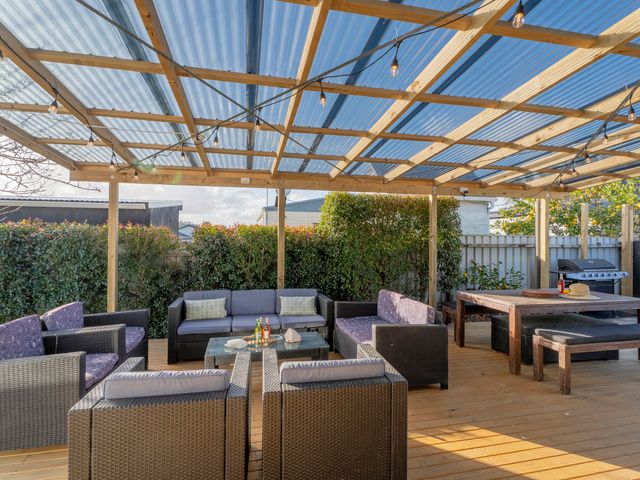 Coastal Break Bach - Whangamata Holiday Home - 1163131 - photo 2