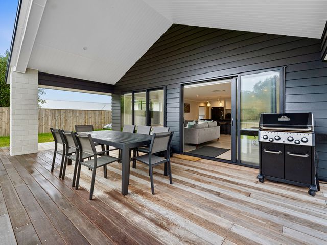 Fab Family Getaway - Waihi Beach Holiday Home - 1163957 - photo 2