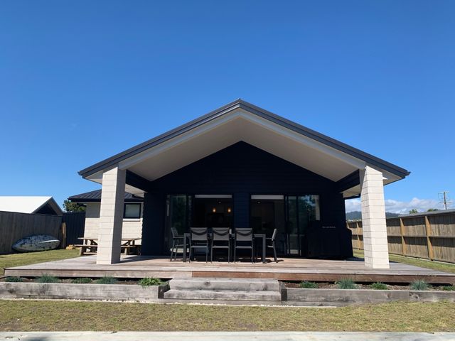 Fab Family Getaway - Waihi Beach Holiday Home - 1163957 - photo 3