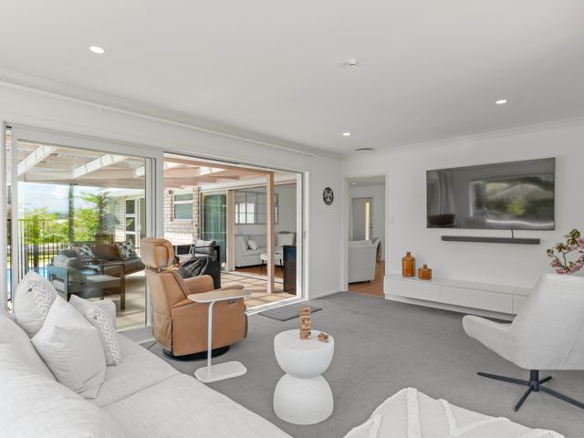 Tuis and Pools - Lake Taupo Holiday Home - 1163959 - photo 5