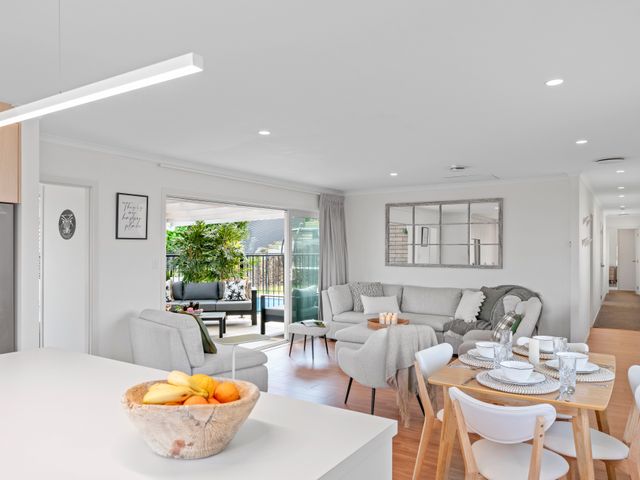 Tuis and Pools - Lake Taupo Holiday Home - 1163959 - photo 4