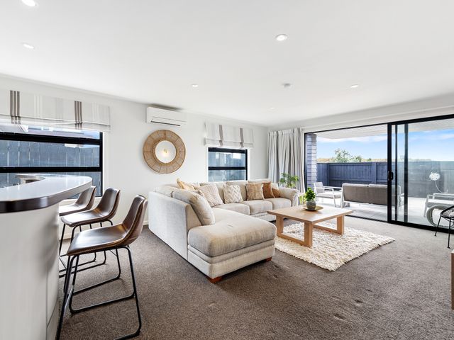 Beachfront Paradise  - Papamoa Beach Holiday Home - 1164081 - photo 5