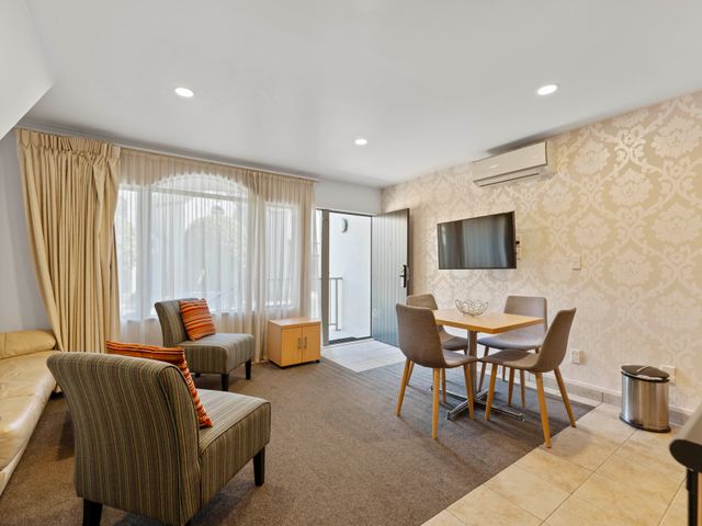 Sun and Swim - Lake Taupo Holiday Home - 1164413 - photo 3