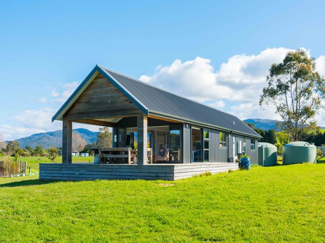 Lush Escape - Lake Taupo Holiday Home - 1164785 - photo 2