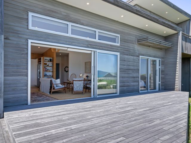 Sunset Over Kapiti - Waikanae Holiday Home - 1165254 - photo 4