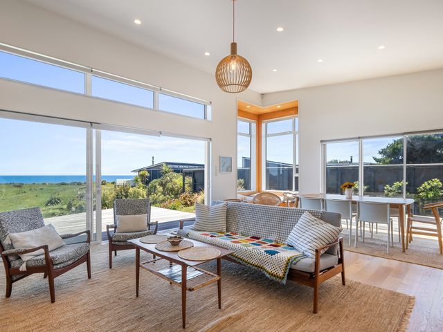 Sunset Over Kapiti - Waikanae Holiday Home - 1165254 - photo 5