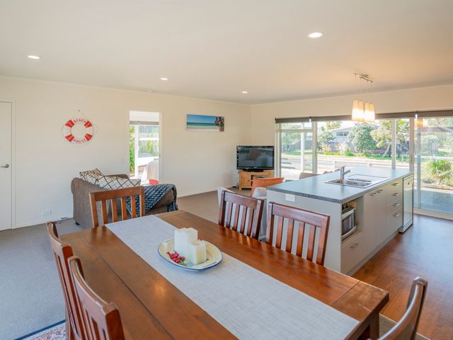 Unwind on The Fairway - Matarangi Holiday Home - 1165328 - photo 4