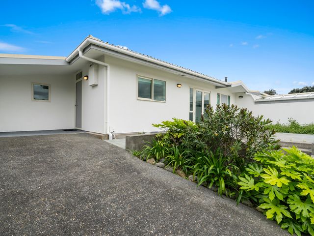 Hornbill Nest - Waikanae Beach Holiday Home - 1165430 - photo 5