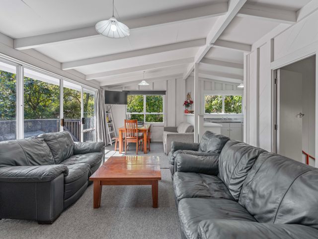 Duck Inn - Lake Taupo Holiday Home - 1165431 - photo 5