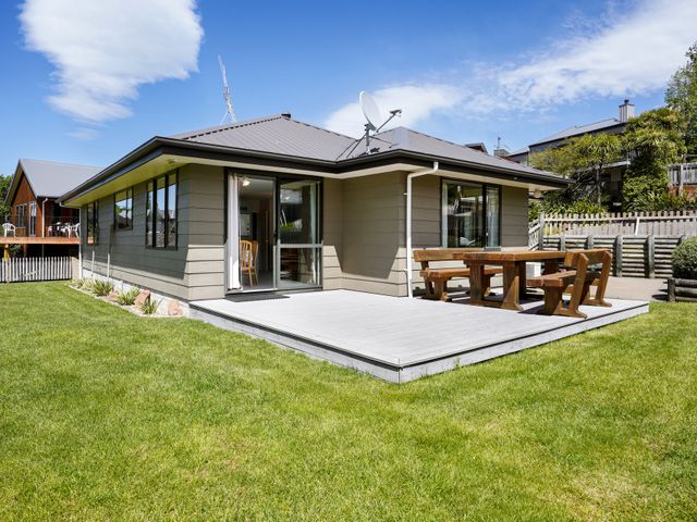 Alpine Peek - Hanmer Springs Holiday Home - 1165671 - photo 1