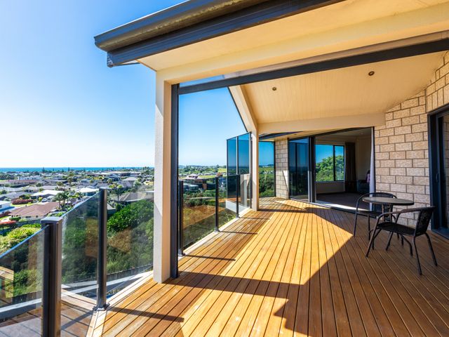 Sun, Sand, Serenity - Waihi Beach Holiday Home - 1167772 - photo 2