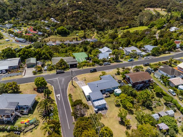 Retro Russell Retreat - Mins to Ferry, Beach, Eats - 1169238 - photo 3