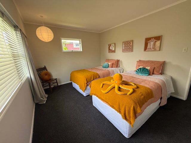 Retro Russell Retreat - Mins to Ferry, Beach, Eats - 1169238 - photo 4