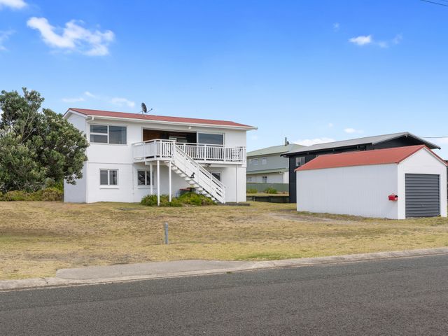 Kiwi Beach Bach - Waihi Beach Holiday Home - 1169460 - photo 1